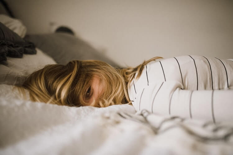 睡眠不足によって起こる体への悪影響